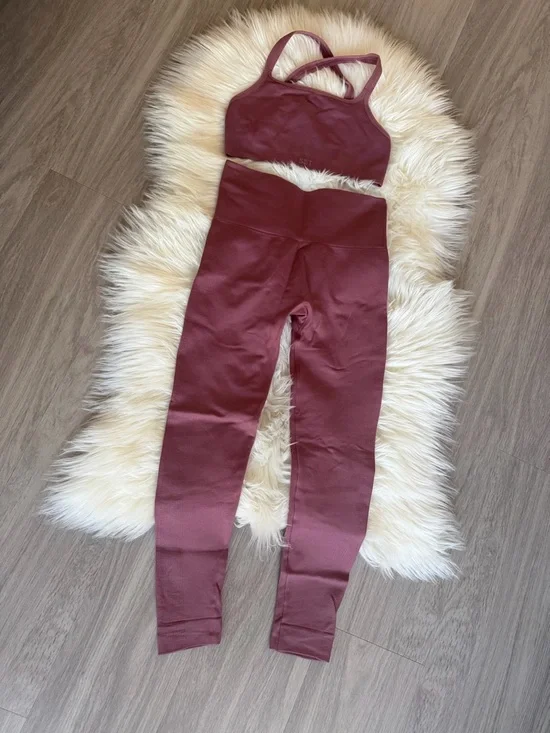 SetActive Seamless Burgundy Active Set - Sports Bra & High-Waist Leggings - Picture 3 of 3